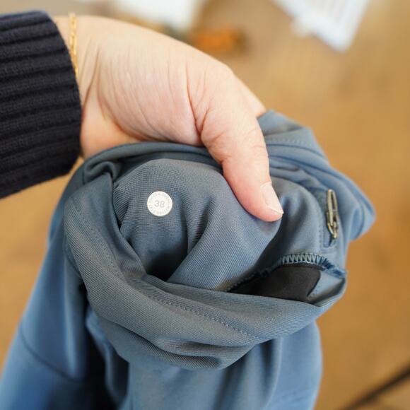 Lululemon ABC‎ Pants Men’s Size 38 Warpstreme Blue Classic Fit Golf Performance - Picture 8 of 9